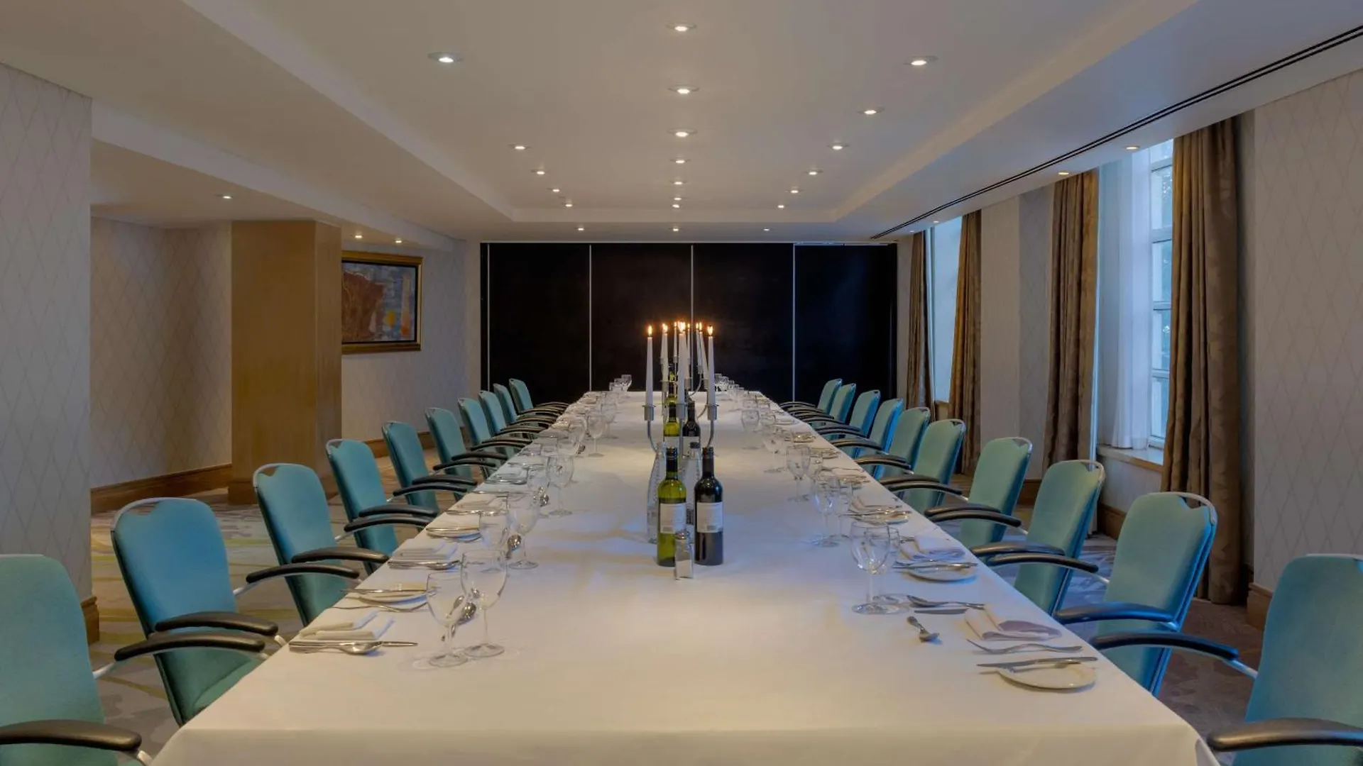 Hilton Cardiff Hotel 4*,