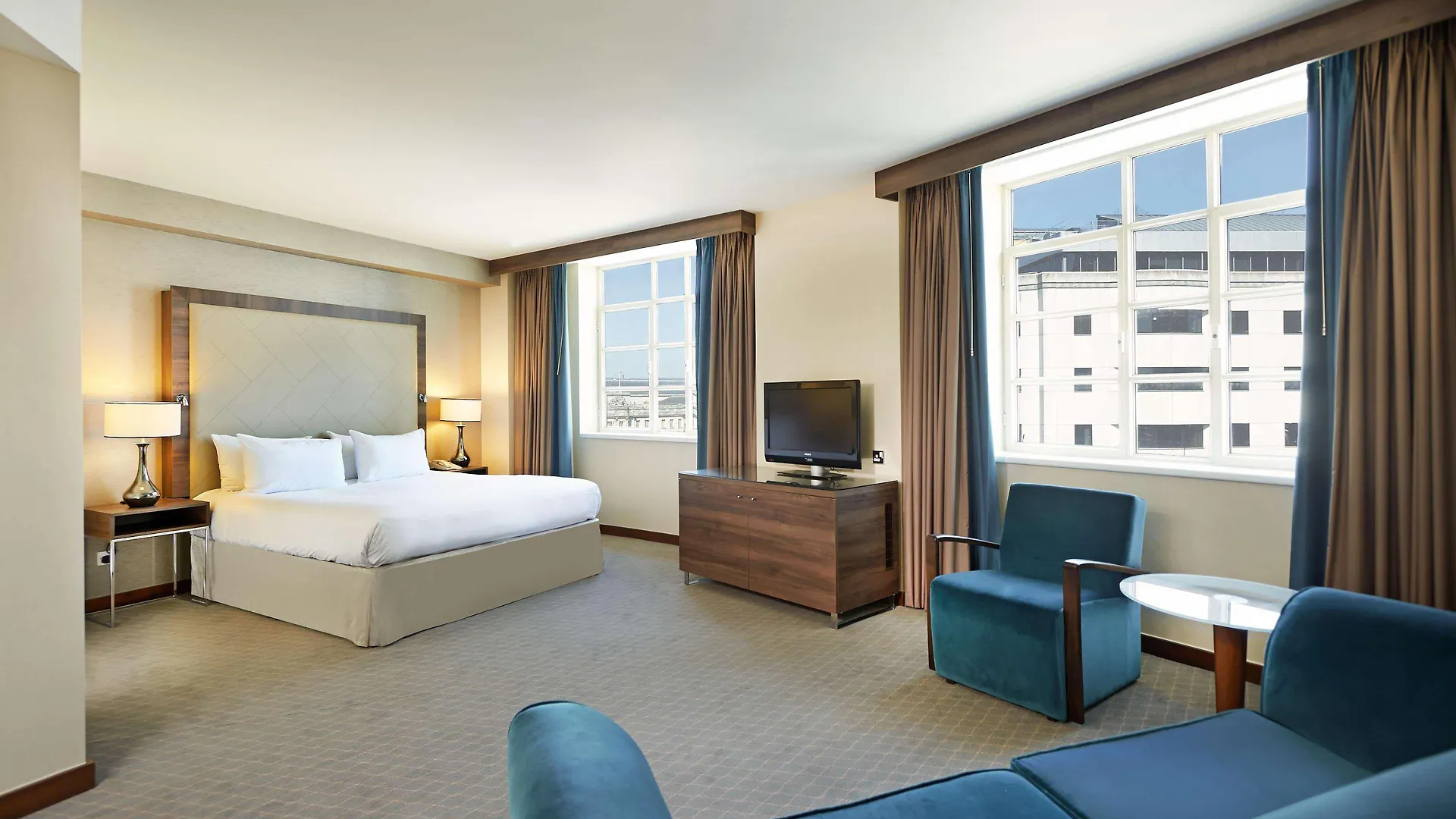 Отель Hilton Кардифф 4*,